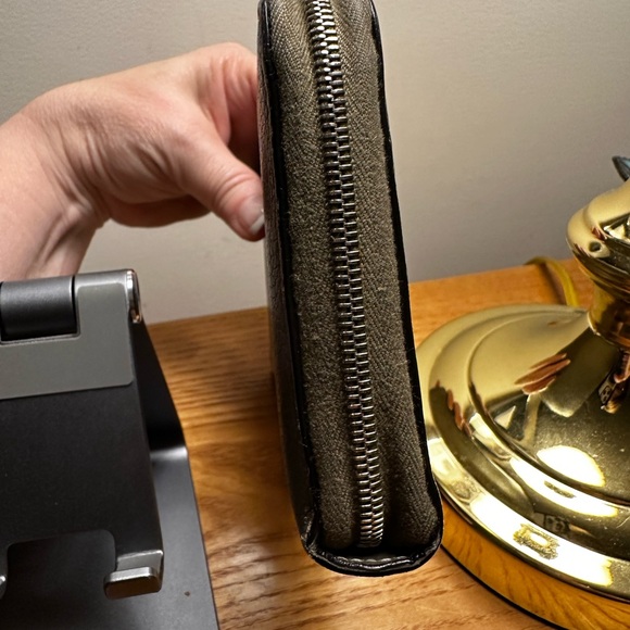 Celine Vintage Taupe Leather Zip Wallet. EUC. - Picture 3 of 8